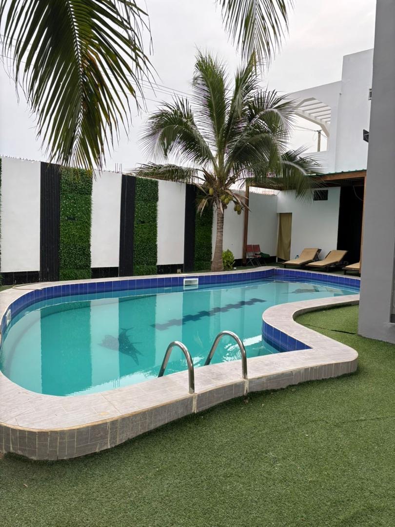 Villa 3 chambres salon avec piscine à louer à saly